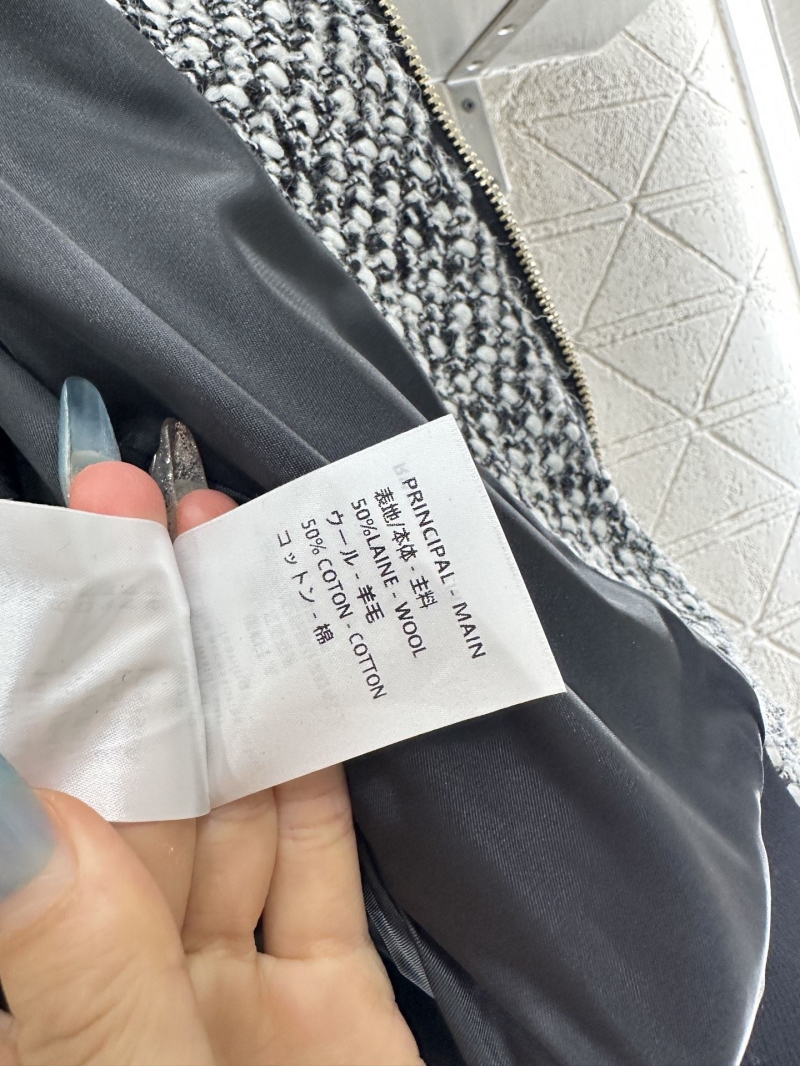 l0vis Vvtt0n outwear